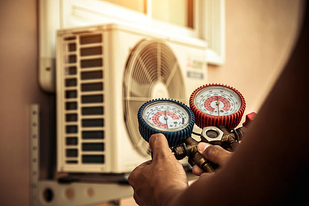 Professional Hvac technician working in Lipan, TX